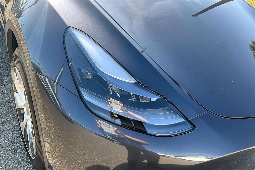 Used 2022 Tesla Model Y Performance AWD/4WD image 29