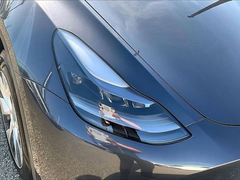 Used 2022 Tesla Model Y Performance AWD/4WD image 29