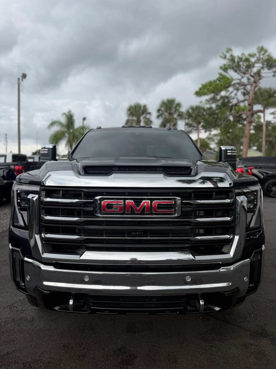 Used 2025 GMC Sierra 2500 SLT w/ SLT Convenience Package AWD/4WD image 3