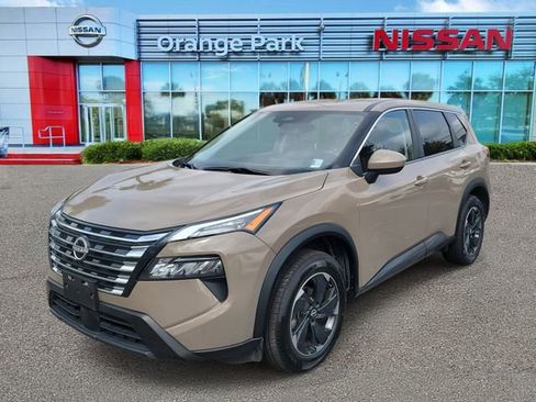 Used 2024 Nissan Rogue SV image 4