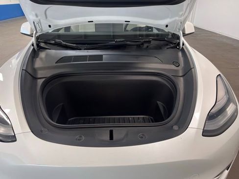 Used 2021 Tesla Model Y Long Range image 9