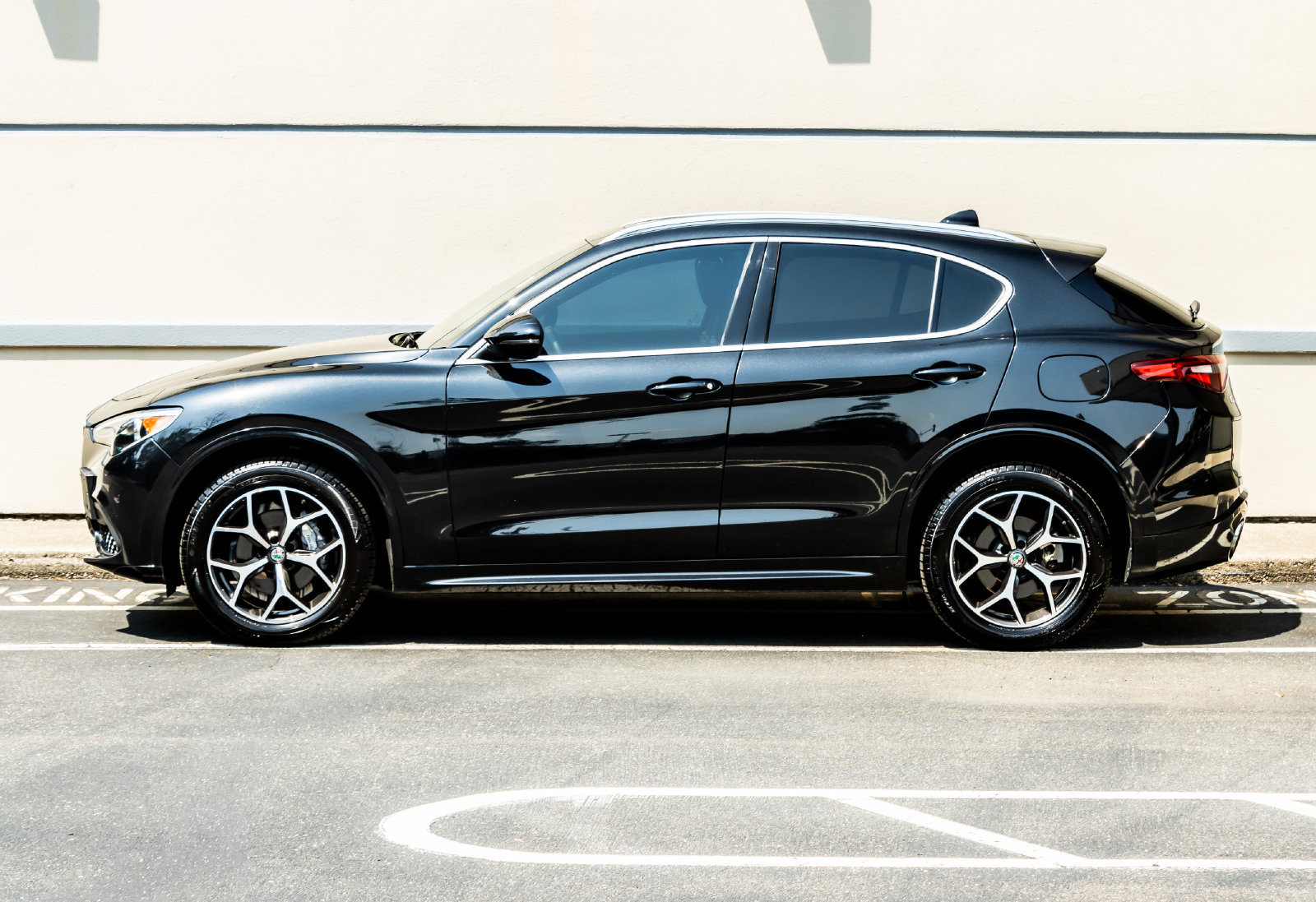 Used 2021 Alfa Romeo Stelvio Ti AWD/4WD image 5