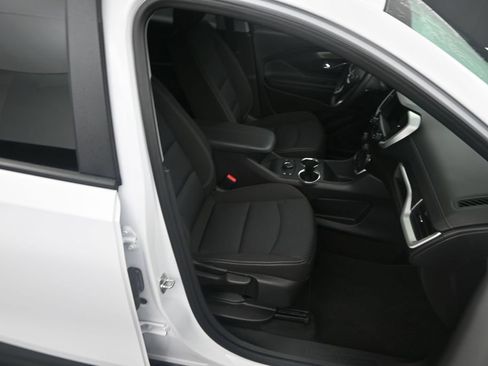 Used 2024 GMC Terrain SLE w/ Driver Convenience Package FWD image 11
