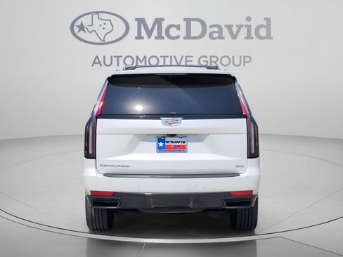 Used 2022 Cadillac Escalade Sport Platinum AWD/4WD image 4