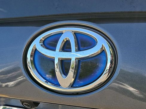 Used 2019 Toyota Prius LE AWD/4WD image 28