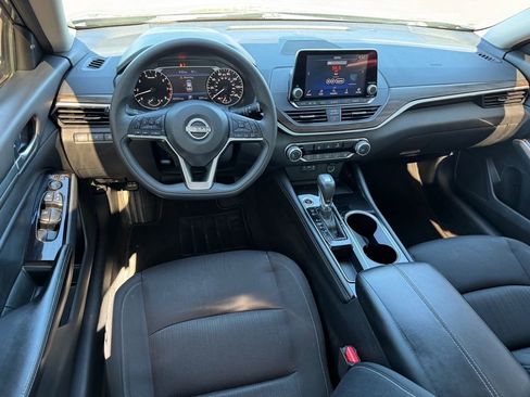 Used 2023 Nissan Altima 2.5 SV FWD image 11