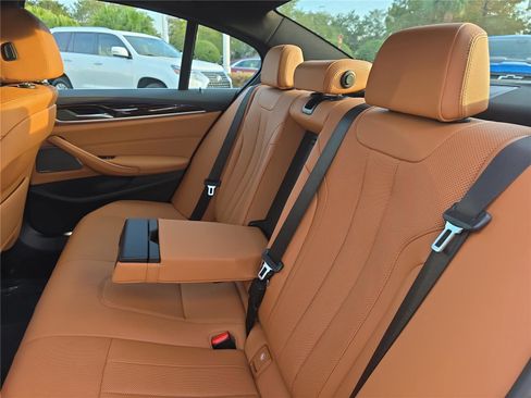 Used 2023 BMW 540i w/ Premium Package image 11