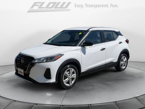 Used 2021 Nissan Kicks S image 3