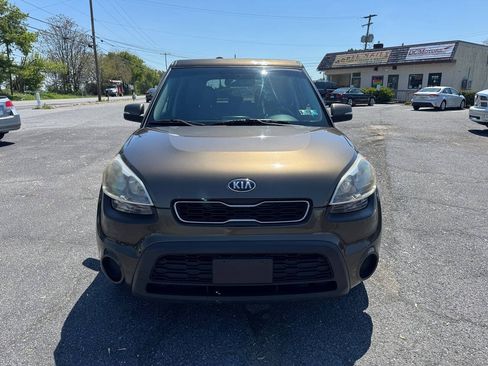 Used 2013 Kia Soul + FWD image 9