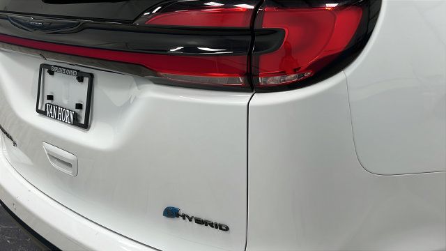 Used 2024 Chrysler Pacifica Limited FWD image 39