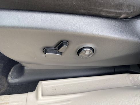 Used 2024 Chrysler Voyager LX FWD image 22