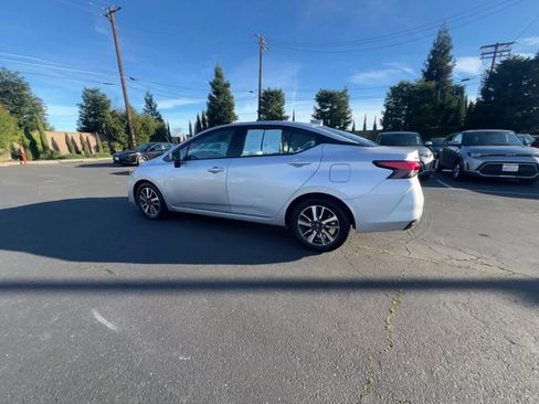 Used 2025 Nissan Versa SV image 16