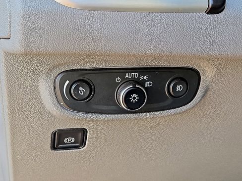 Used 2023 GMC Terrain SLT AWD/4WD image 26