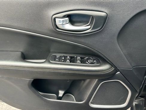 Used 2021 Jeep Compass Latitude image 23