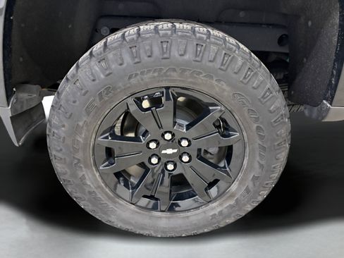 Used 2022 Chevrolet Colorado Z71 w/ Z71 Midnight Edition image 7