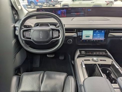 Used 2025 Lincoln Navigator Reserve AWD/4WD image 16