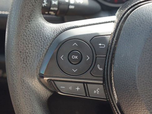 Used 2019 Toyota RAV4 XLE w/ Convenience Package FWD image 10