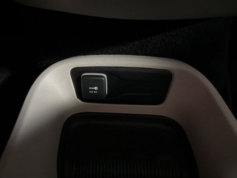 Used 2024 Chrysler Pacifica Touring-L FWD image 31
