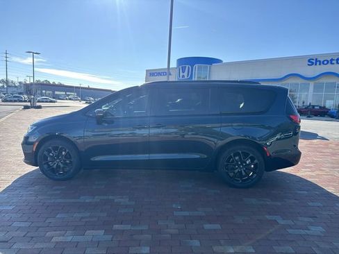 Used 2023 Chrysler Pacifica Limited w/ S Appearance Package image 33