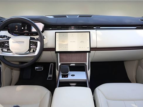 Used 2024 Land Rover Range Rover SE image 12