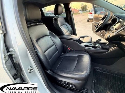 Used 2017 Chevrolet Malibu LT w/ Leather Package FWD image 10