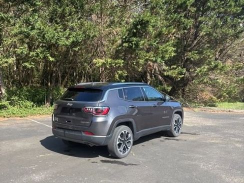 Used 2022 Jeep Compass Limited image 7