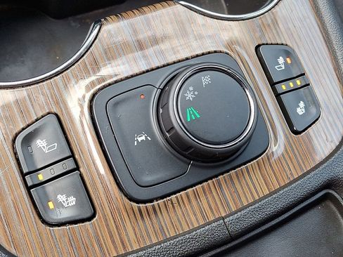 Used 2022 GMC Acadia SLE w/ Driver Convenience Package image 18