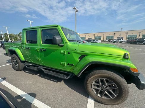 Used 2025 Jeep Gladiator Sport AWD/4WD image 2