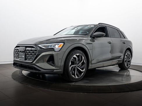 Certified 2024 Audi Q8 e-tron Premium Plus image 7