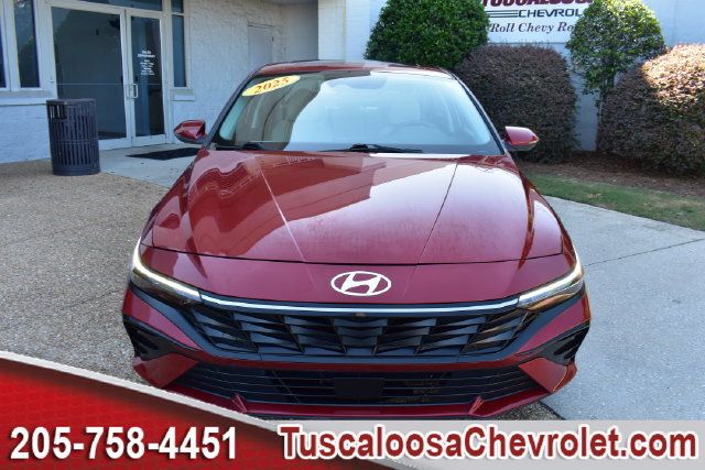 Used 2025 Hyundai Elantra Limited FWD image 4