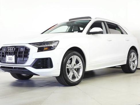 Used 2023 Audi Q8 Premium w/ Convenience Package AWD/4WD image 2