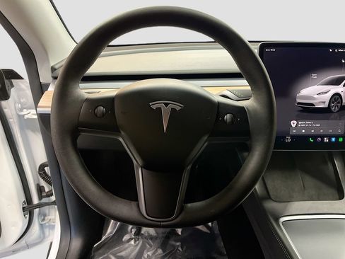 Used 2025 Tesla Model Y Long Range AWD/4WD image 10