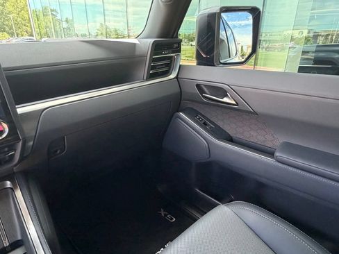 Used 2025 Lexus GX 550 w/ Cold Area Package AWD/4WD image 21