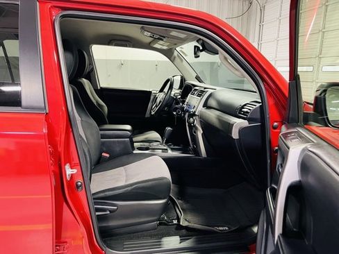 Used 2020 Toyota 4Runner SR5 image 29