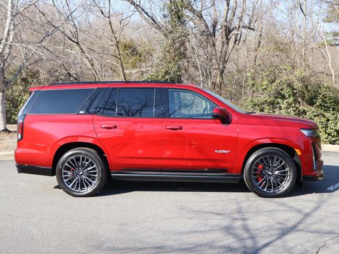 Used 2024 Cadillac Escalade V w/ LPO, ONYX Package image 10