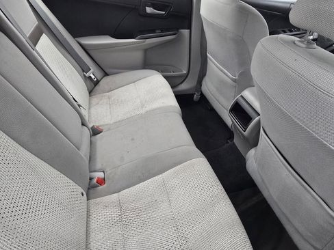 Used 2014 Toyota Camry LE image 12