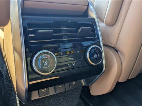 Certified 2023 Land Rover Range Rover SE image 18