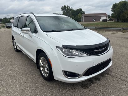 Used 2019 Chrysler Pacifica Limited w/ Advanced Safetytec Group