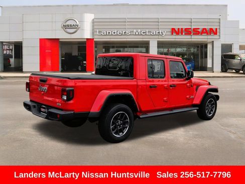 Used 2023 Jeep Gladiator Overland image 3