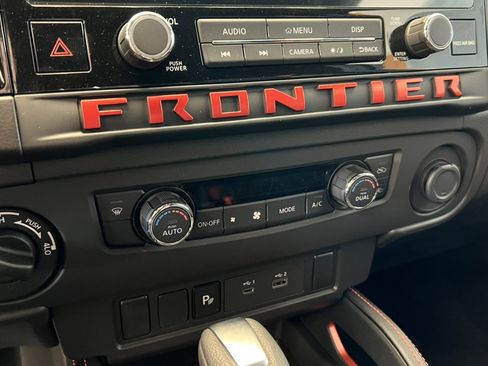 Used 2025 Nissan Frontier PRO-4X image 25