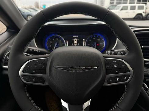 New 2026 Chrysler Pacifica Limited w/ Uconnect Theater Family Group image 30