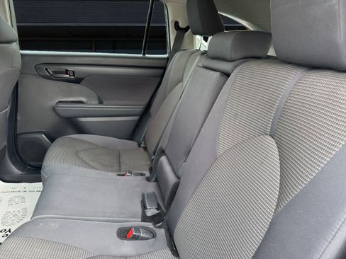 Used 2025 Toyota Highlander LE image 14