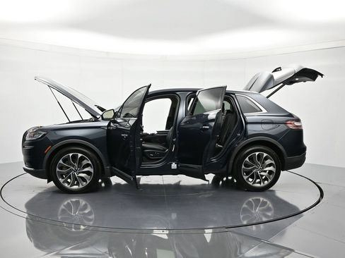 Used 2023 Lincoln Nautilus Reserve image 48