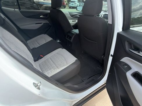 Used 2022 Chevrolet Equinox LS w/ LS Convenience Package FWD image 21