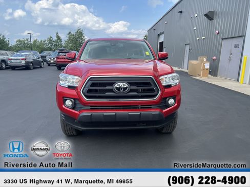 Used 2023 Toyota Tacoma SR5 w/ Technology Package image 2