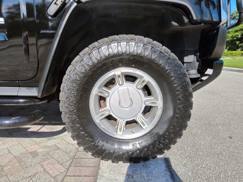 Used 2003 HUMMER H2 w/ Preferred Equipment Group AWD/4WD image 42