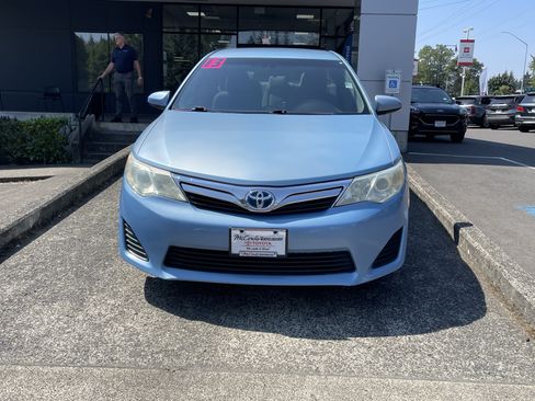 Used 2013 Toyota Camry LE FWD image 2