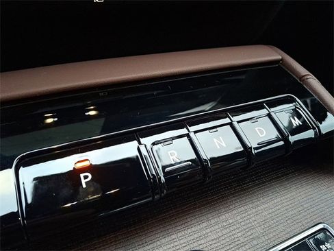 Used 2025 Lincoln Navigator Reserve image 15