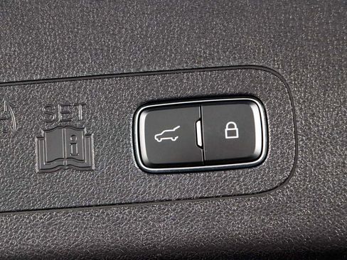 Used 2023 Lincoln Aviator Reserve w/ Equipment Group 201A AWD/4WD image 33