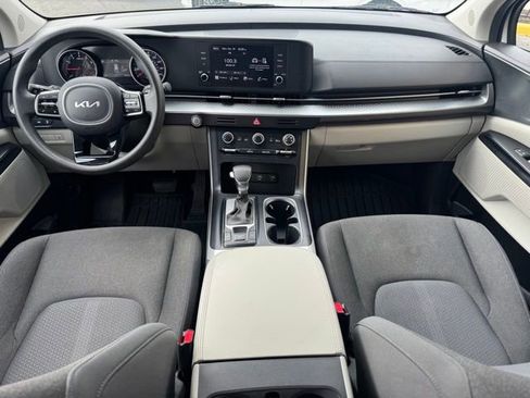 Used 2024 Kia Carnival LX FWD image 16